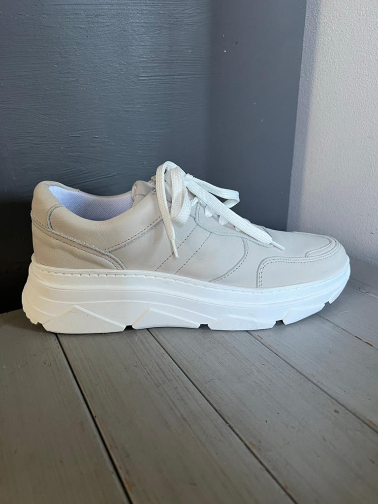 PS Poelman Stijlvolle beige sneakers met plateauzool maat 41, Ophalen of Verzenden, Zo goed als nieuw, Beige, Sneakers of Gympen