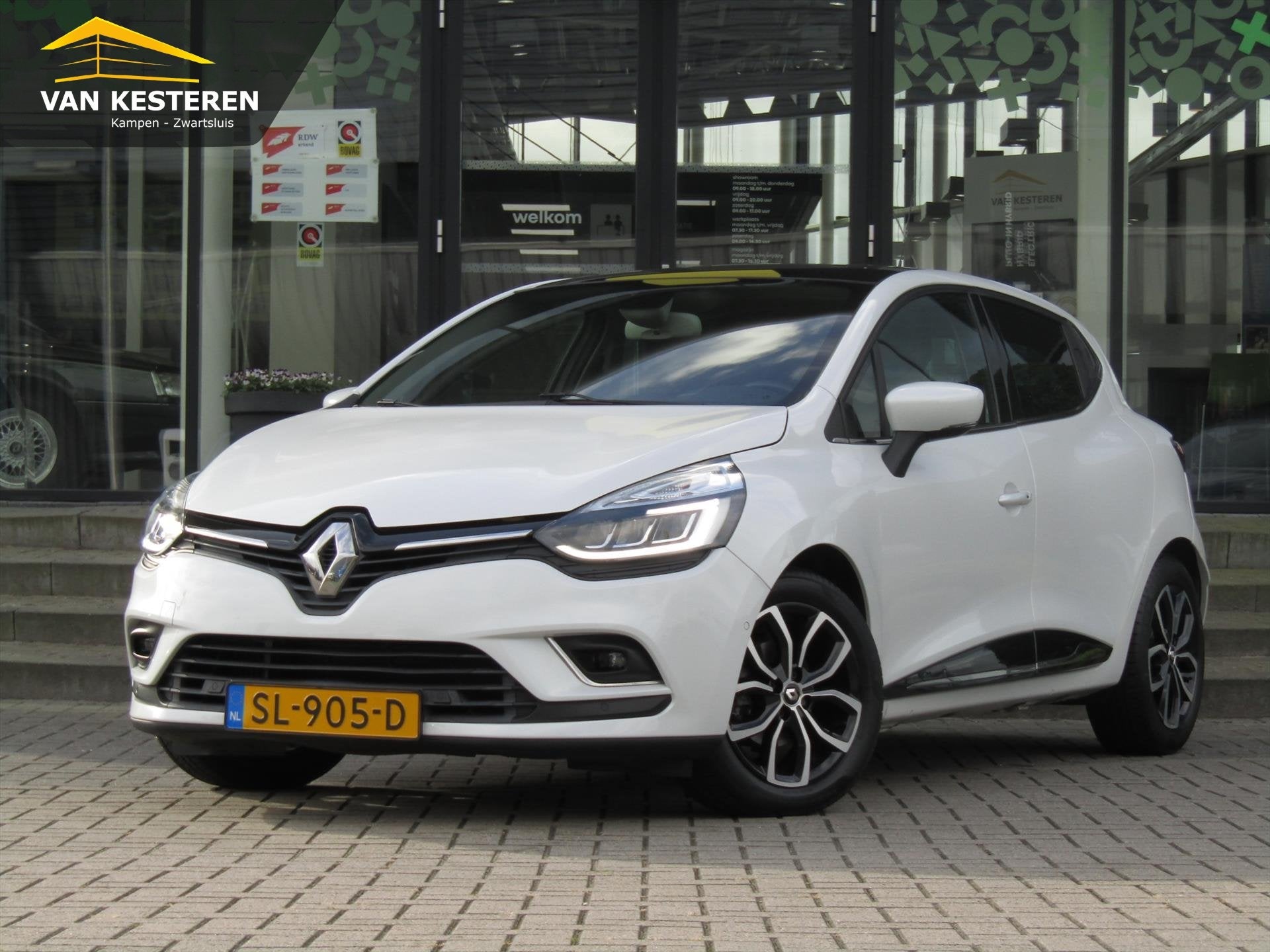 RENAULT Clio TCe 90pk Intens Bose / Trekhaak / Camera Panora