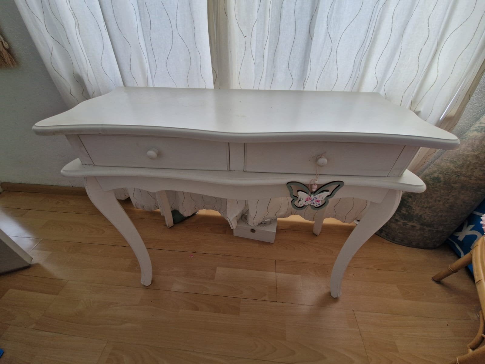 Houten sidetable met 2 lades. Wit., Ophalen, 25 tot 50 cm, Rechthoekig, 100 tot 150 cm