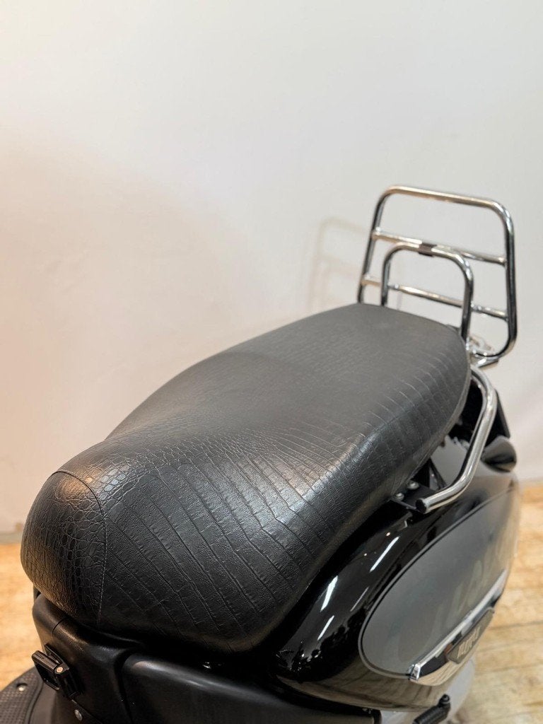 Aprillia Mojito Custom 50cc 2 takt 2009 45 km brom scooter, Fietsen en Brommers, Scooters | Aprilia, Ophalen of Verzenden, Zo goed als nieuw