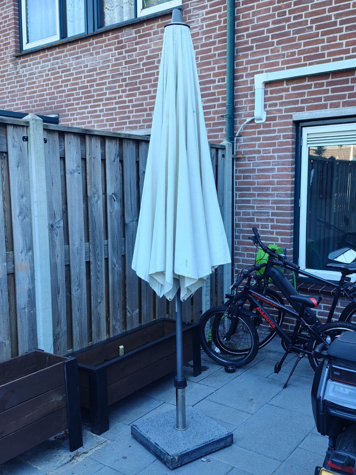 Parasol met stevige voet, Tuin en Terras, Ophalen, Gebruikt, 2 tot 3 meter, Stokparasol