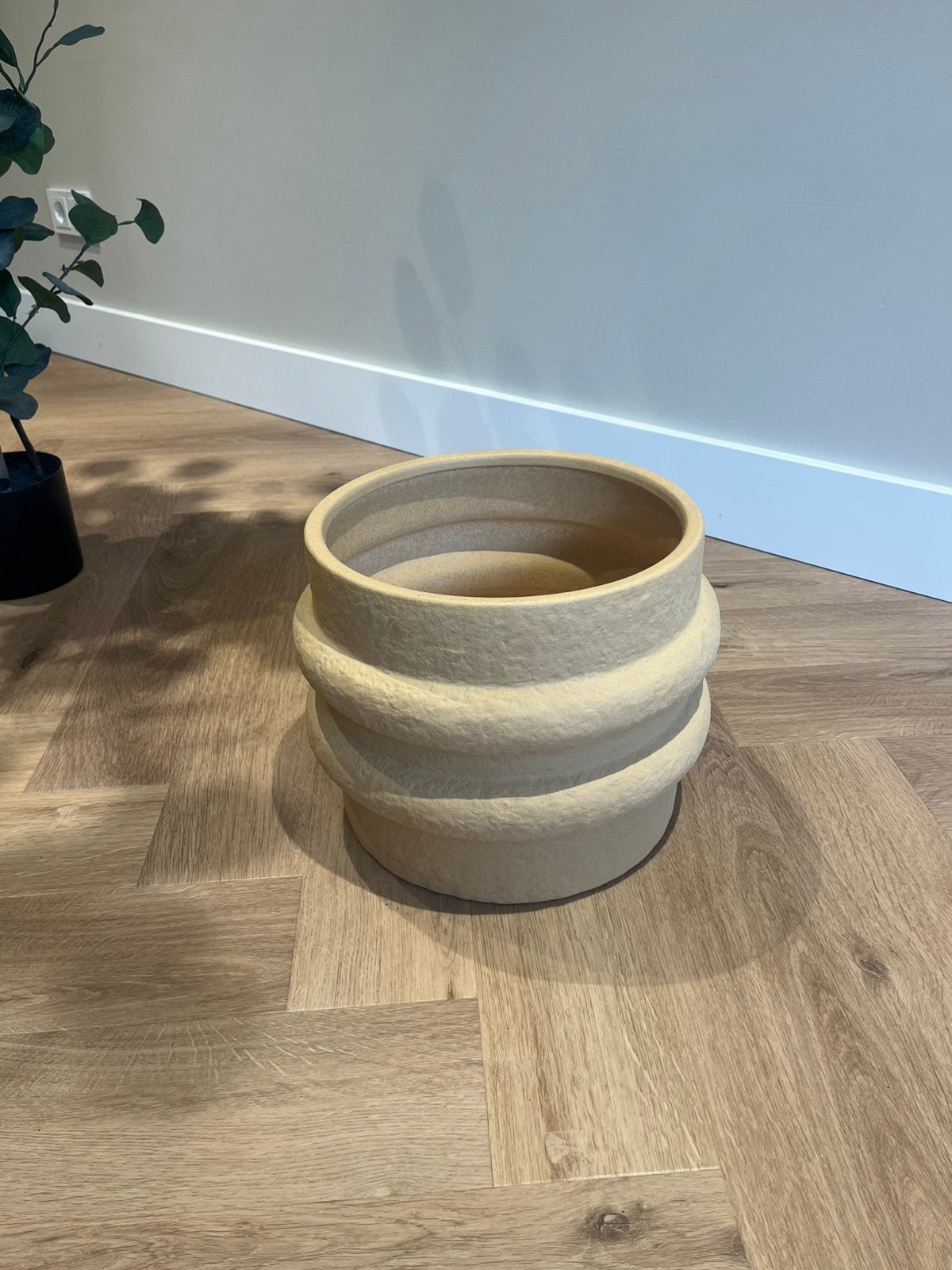 Beige vaas Karwei, Ophalen, Zo goed als nieuw, Beige