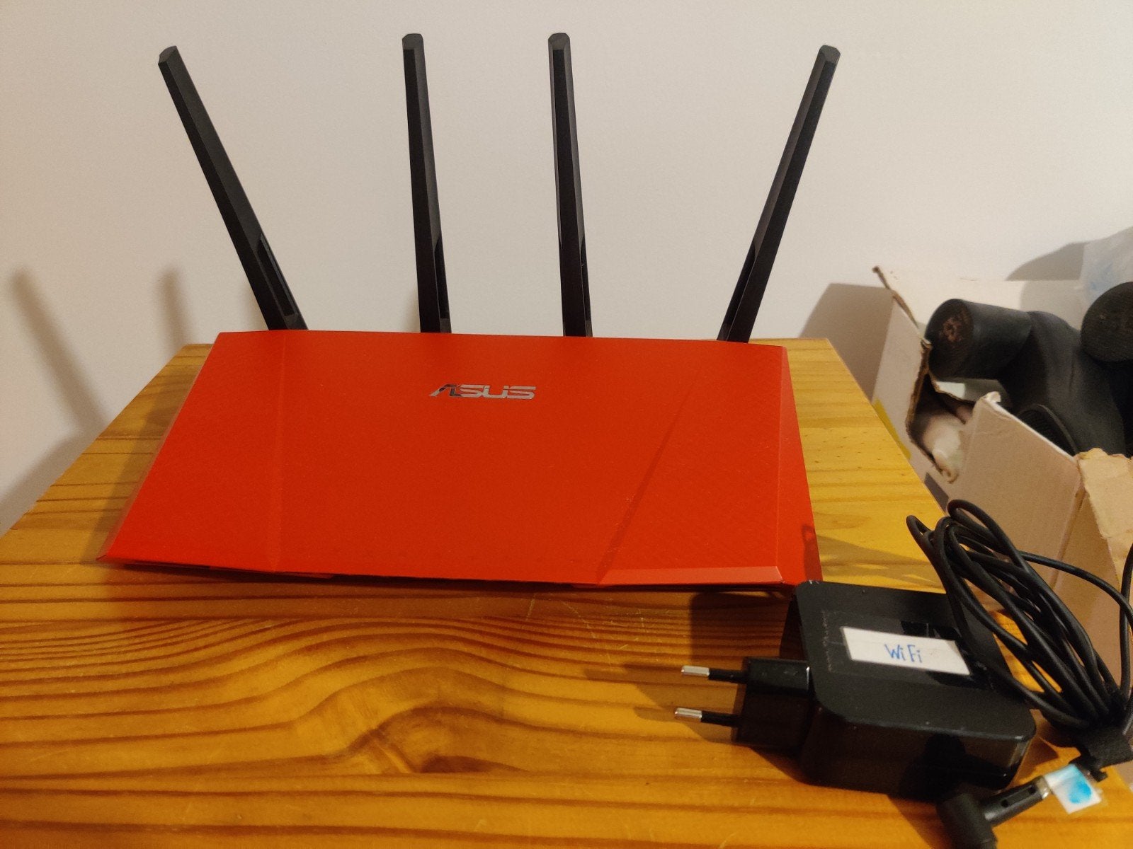 ASUS RT-AC87U Dual-band Wifi Router

Goed werkende ASUS RT-A, Ophalen of Verzenden