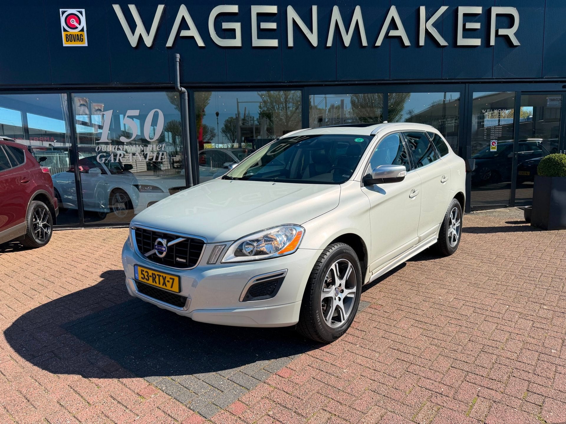 Volvo XC60 2.0 D3 R-Design AUT|Leder|NAVI|PANO|DealerOH!, Auto's, Volvo, Euro 5, 15 km/l, Gebruikt, 1984 cc
