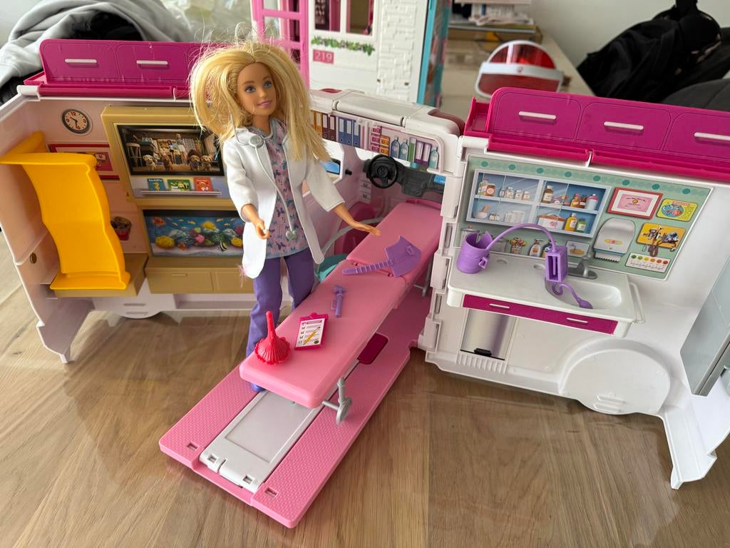 Barbie Ambulance Speelset met Pop en Accessoires, Ophalen, Gebruikt, Jongen of Meisje