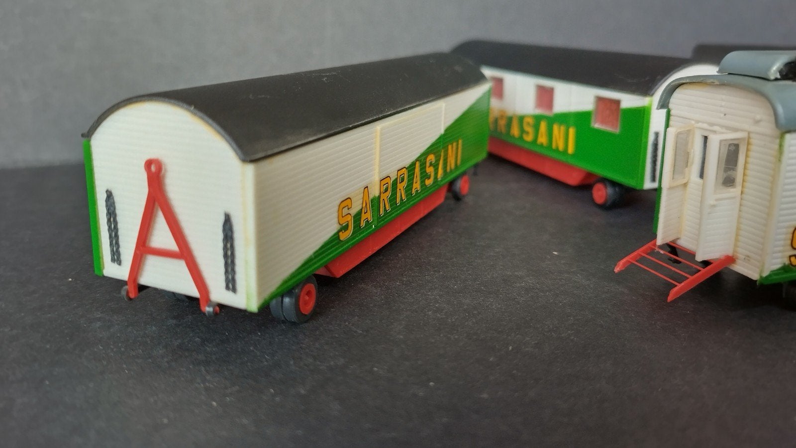 Circus Sarrasani 4 x Woonwagen trailers 1;87 Preiser Pol, Hobby en Vrije tijd, Overige merken, Preiser, Verzenden, M