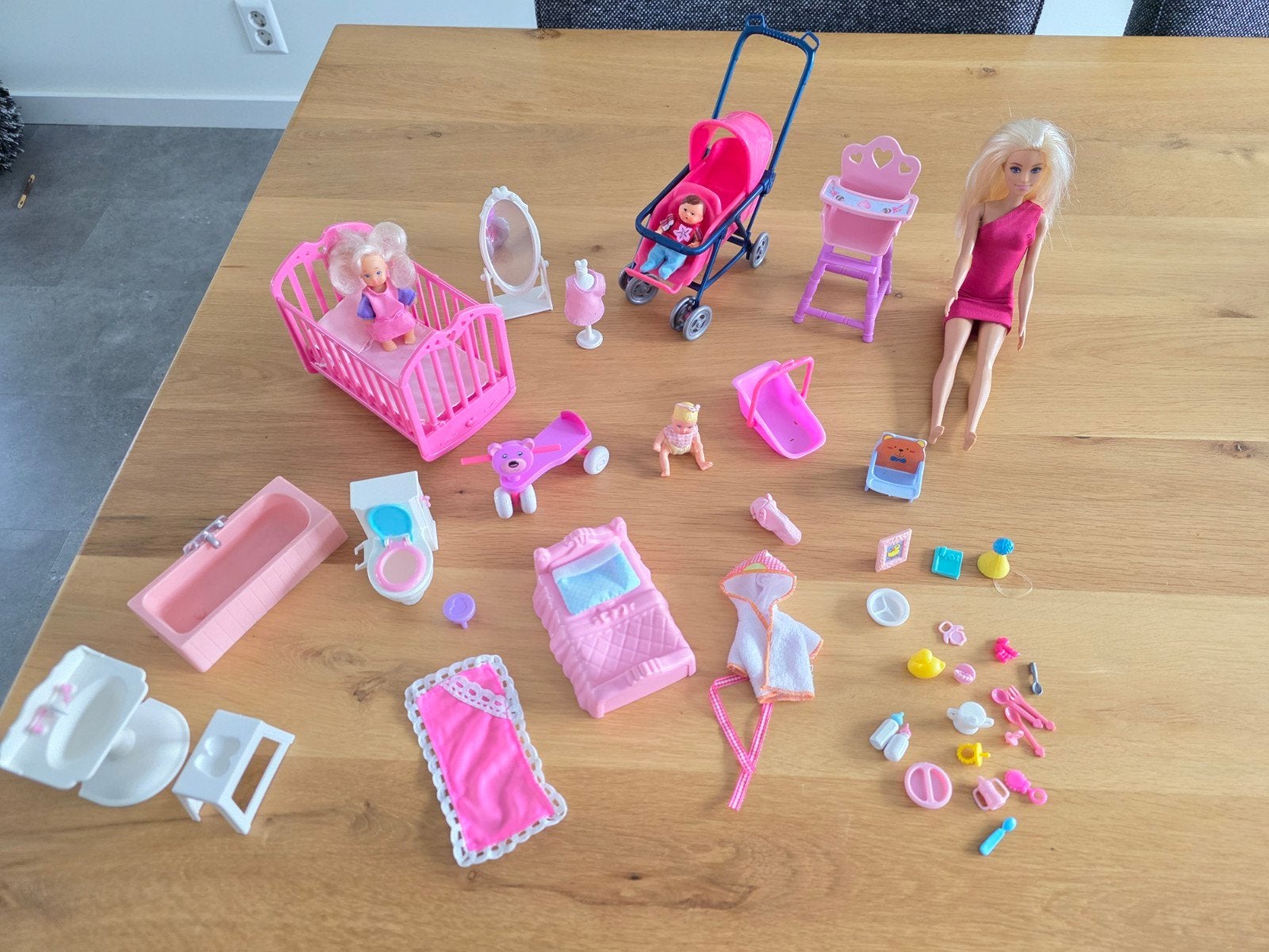 Barbie met baby uitzet, Ophalen of Verzenden, Gebruikt, Barbie