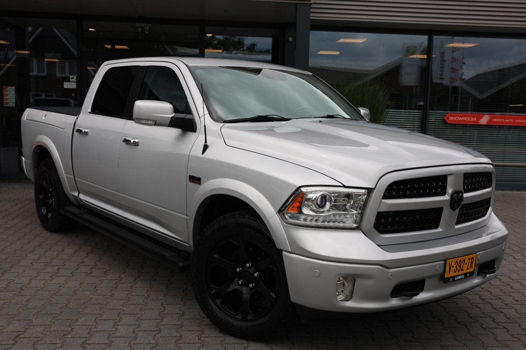 Dodge RAM 5.7 V8 4X4 CREW CAB LARAMIE A/T VAN, Auto's, Bestelauto's, Automaat, 5654 cc, Origineel Nederlands, Bedrijf