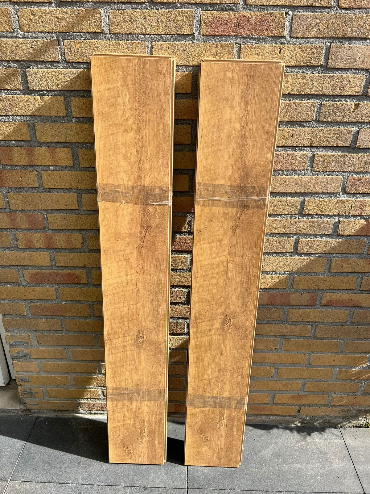 Quickstep 2 V Groef klik laminaat 70m2 is uitgehaald., Doe-het-zelf en Verbouw, Vloerdelen en Plavuizen, Ophalen, Gebruikt, 50 tot 150 cm