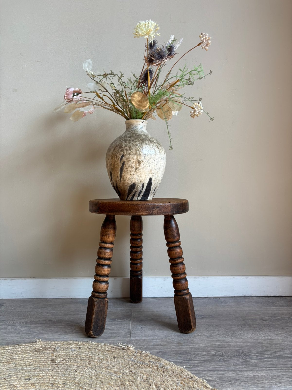 Antiek massief houten krukje in Bobbin style handgemaakt, Gebruikt, Ophalen of Verzenden, Nvt, Nvt