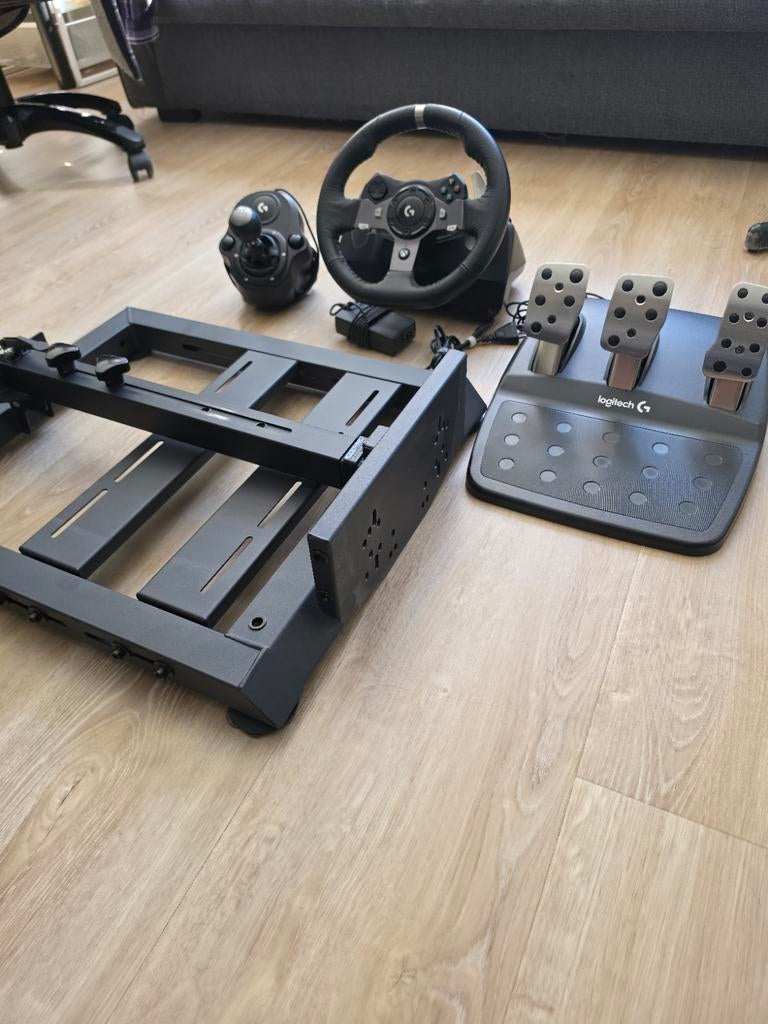 Logitech G920 Steering Wheel + Shifter + Stand, Spelcomputers en Games, Spelcomputers | Xbox | Accessoires, Zo goed als nieuw