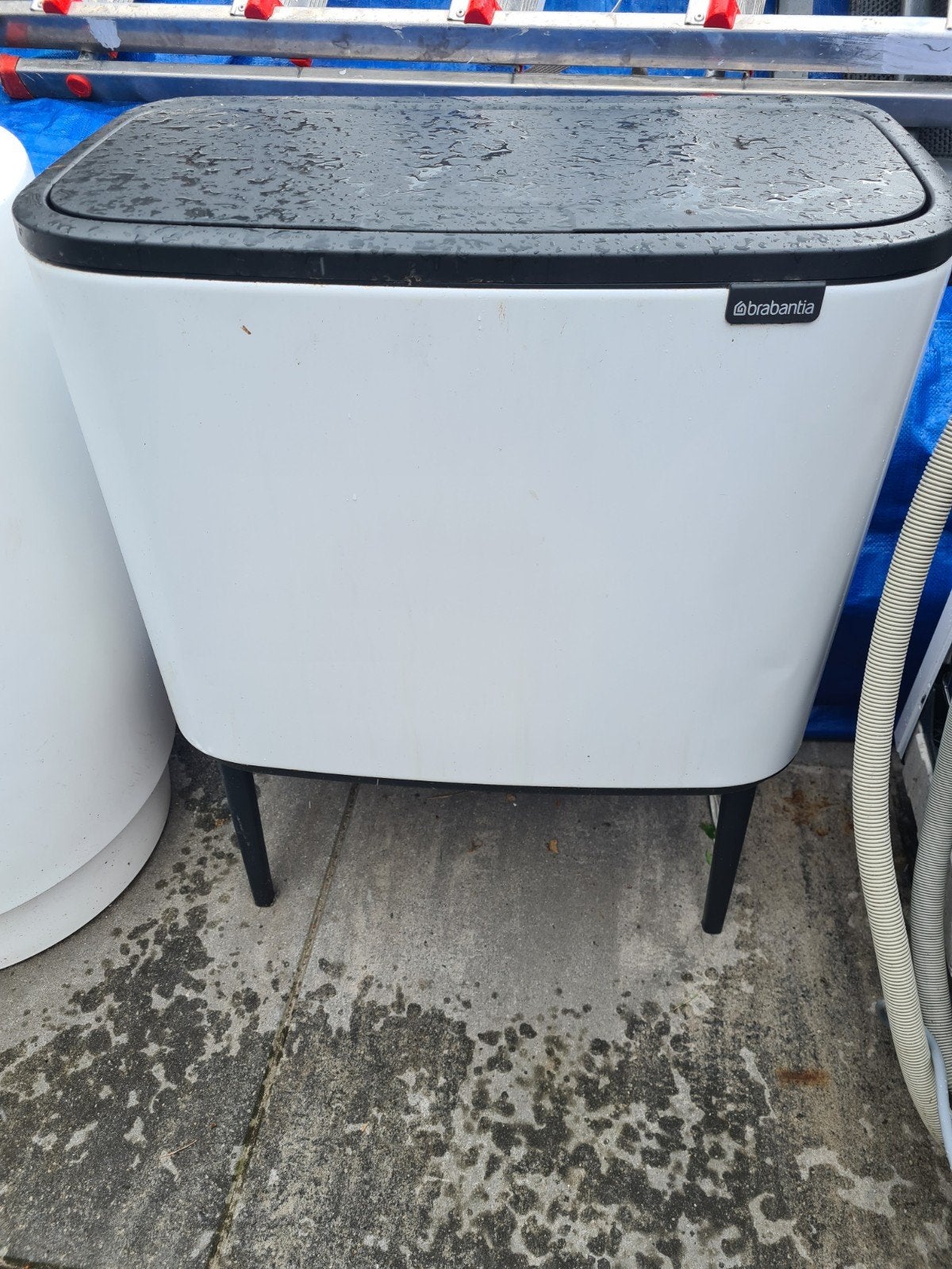 Brabantia Bo Touch Bin - Wit met Zwart Deksel, Huis en Inrichting, Woonaccessoires | Prullenbakken, Ophalen