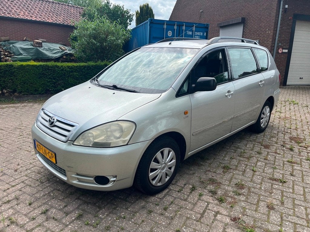 Toyota Avensis Verso 2.0i Linea Luna AIRCO, Auto's, Voorwielaandrijving, 1998 cc, Gebruikt, 4 cilinders