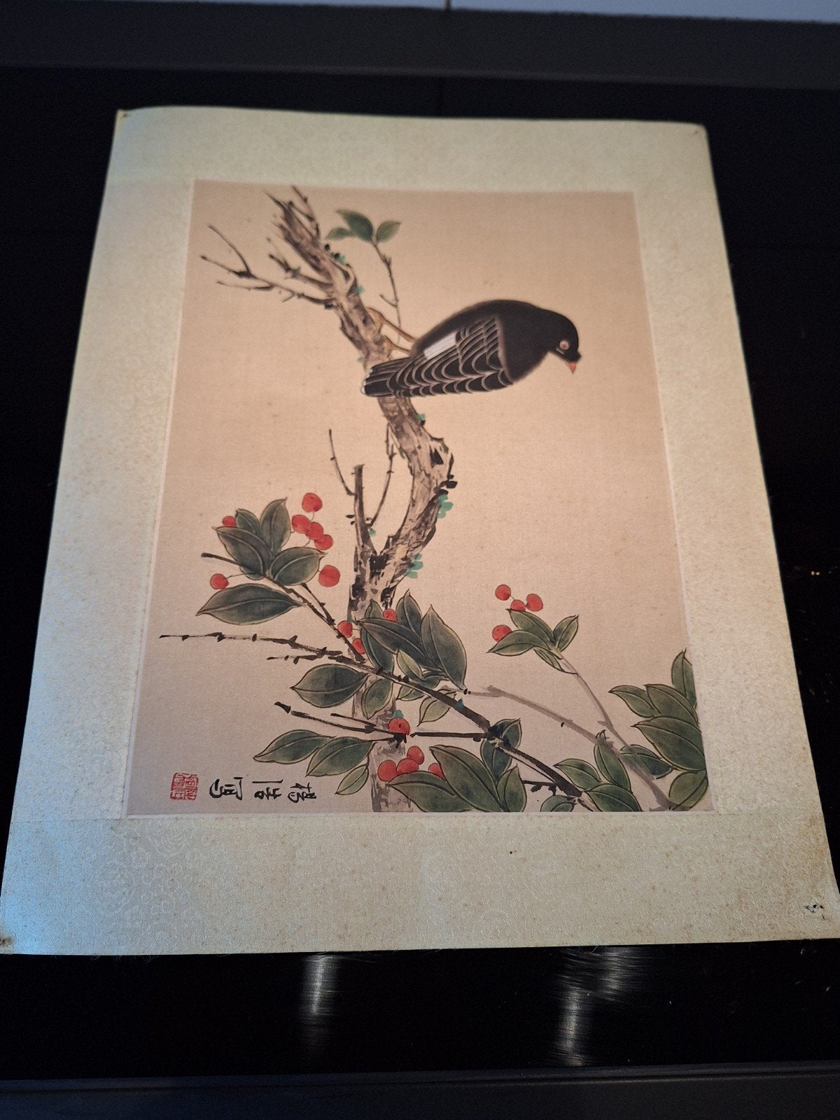 Oosterse inkttekening vogel op tak met bessen, Antiek en Kunst, Gesigneerd, Realistisch, Dieren, Ophalen of Verzenden
