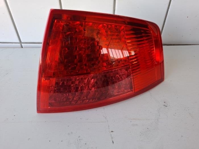 Achterlicht rechts van een Audi A8