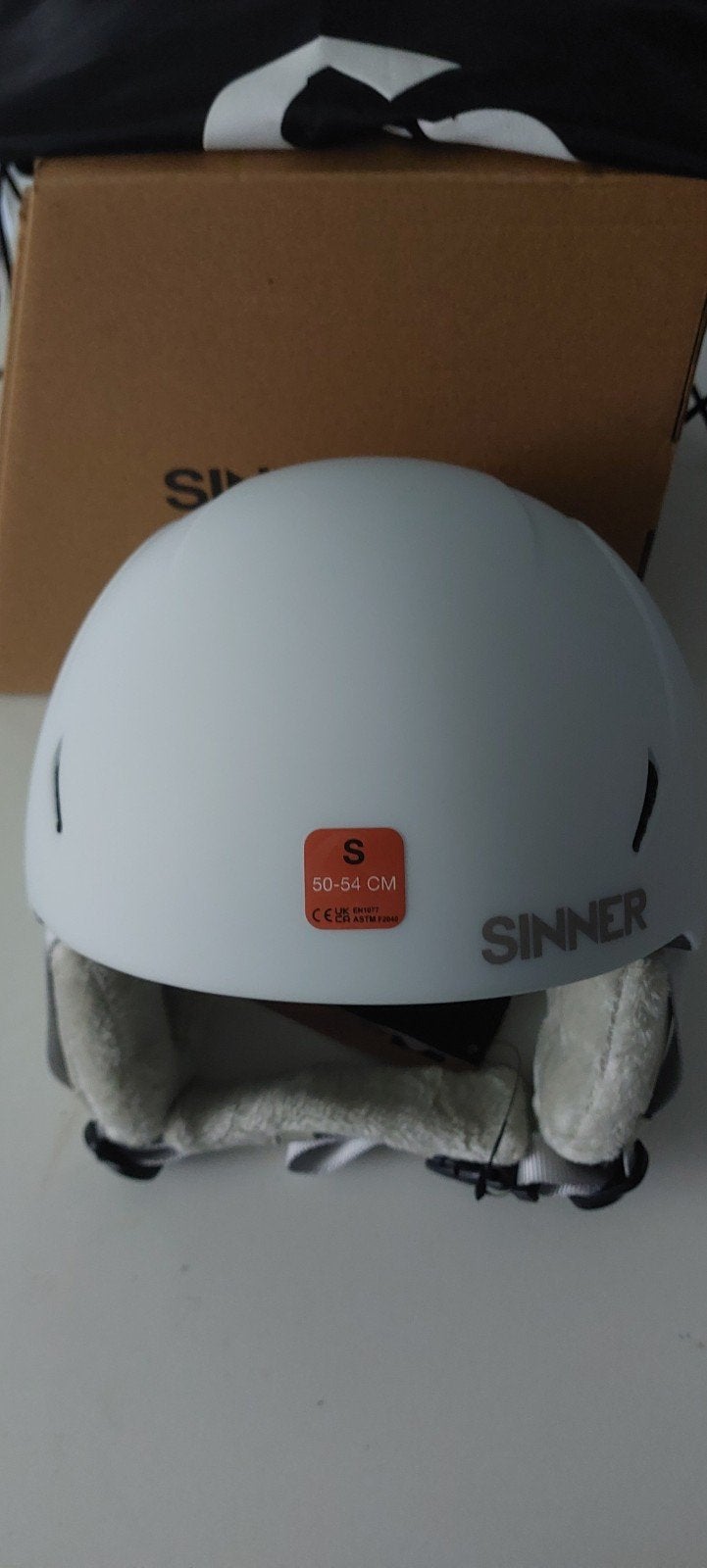 Witte Sinner skihelm - Maat S (50-54 cm), Sinner, Overige typen, Zo goed als nieuw, Skiën