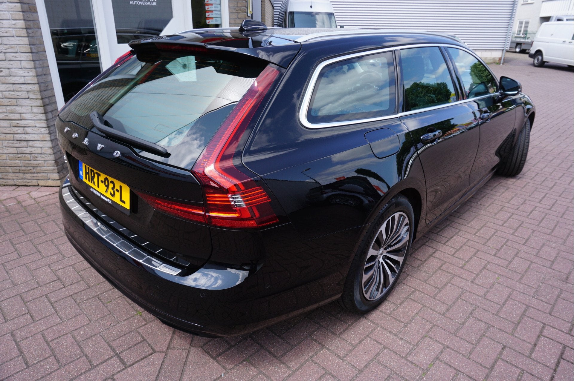 Volvo V90 2.0 B4 Momentum Pro Automaat (bj 2021), Dealer onderhouden, Zwart, 4 cilinders, Zwart