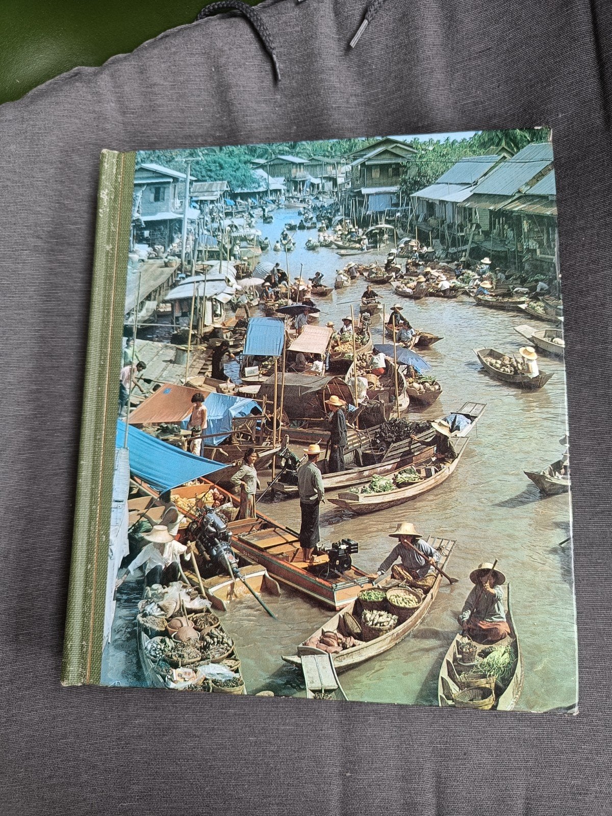 Rond de Wereld Thuis - Reisboek met prachtige foto's, Europa, Ophalen of Verzenden, Reisgids of -boek, Diverse Auteurs