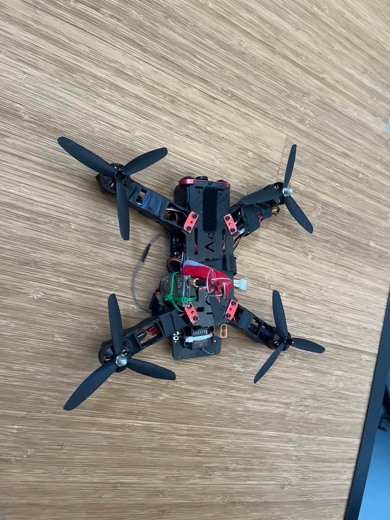 FPV drone - Gebruikt, in prima staat, met nieuwe props, 250 tot 900 gram, Gebruikt, Basiskwaliteit, 100 tot 1000 meter