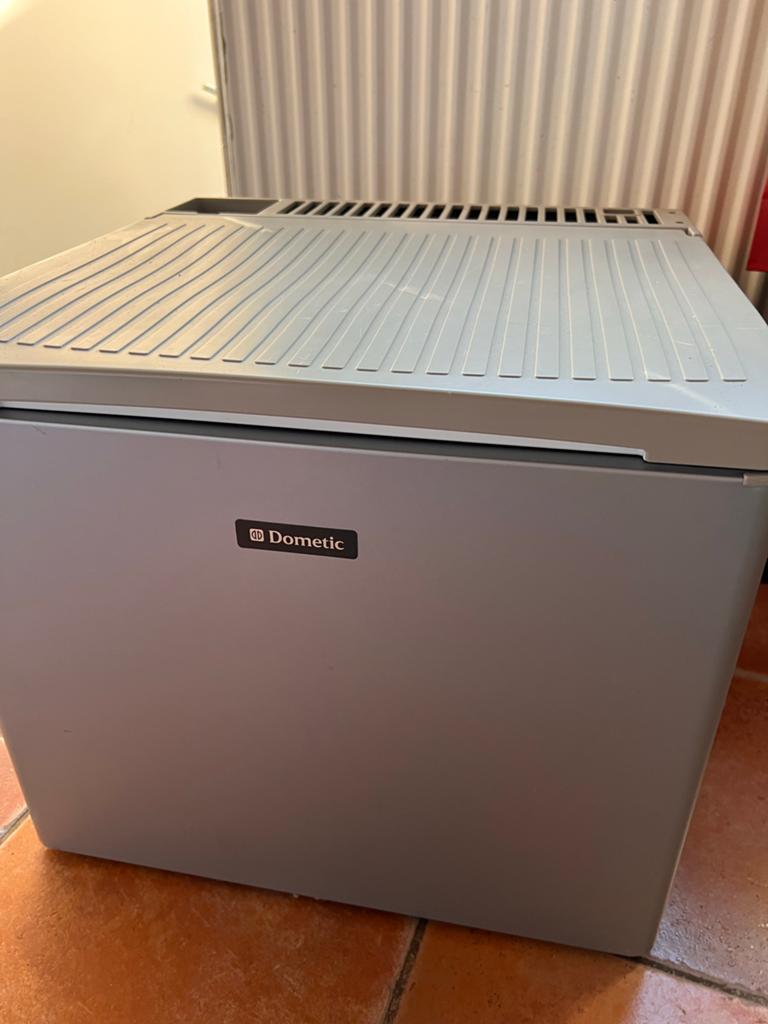 Dometic Koelbox Gas/Elektrisch - Ideaal voor Camping, Caravans en Kamperen, Koelboxen, Ophalen, Gebruikt, Koelbox, Elektrisch