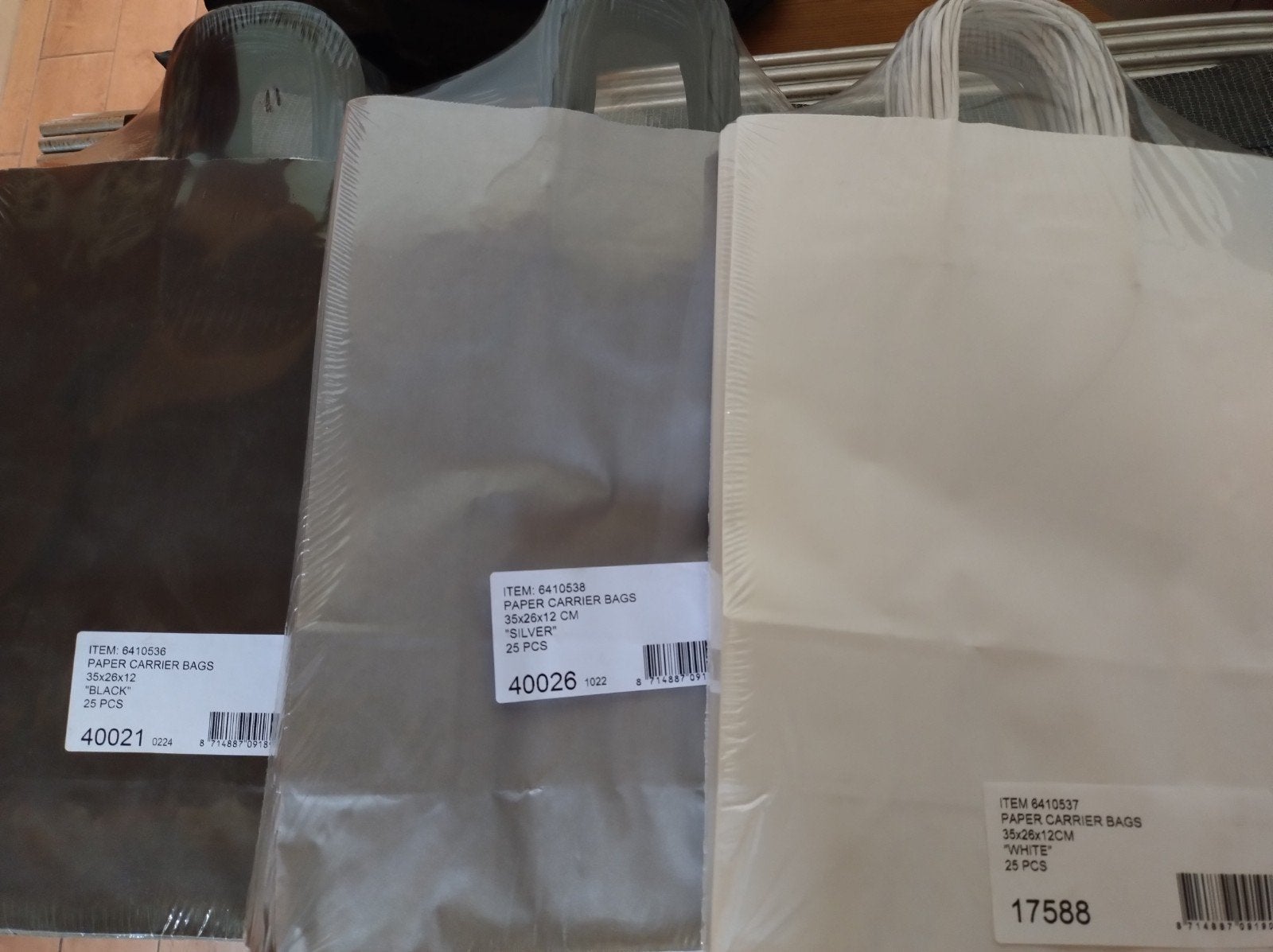 Papieren tasjes , kado tassen, div.kleuren en afmetingen!, Ophalen of Verzenden