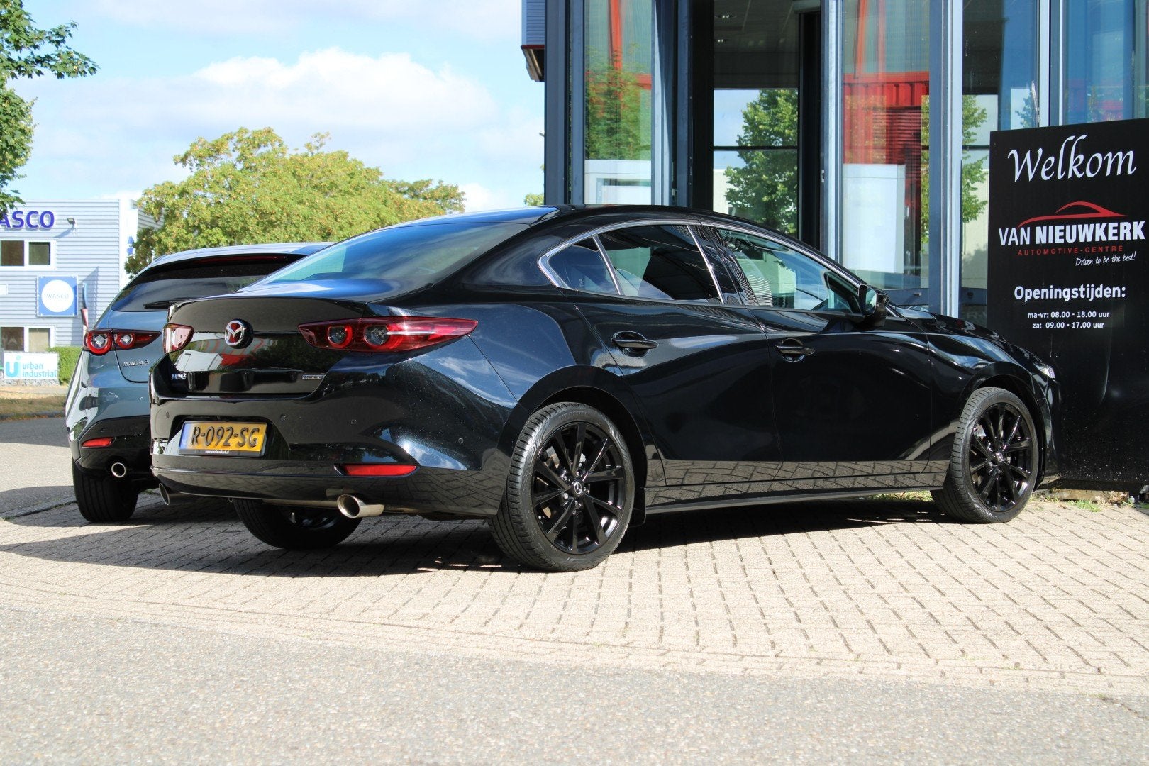 Mazda 3 Sedan Skyactiv-X 186pk Luxury | Leer | Bosé Audio |, Auto's, Mazda, Gebruikt, Zwart, Bedrijf, Handgeschakeld