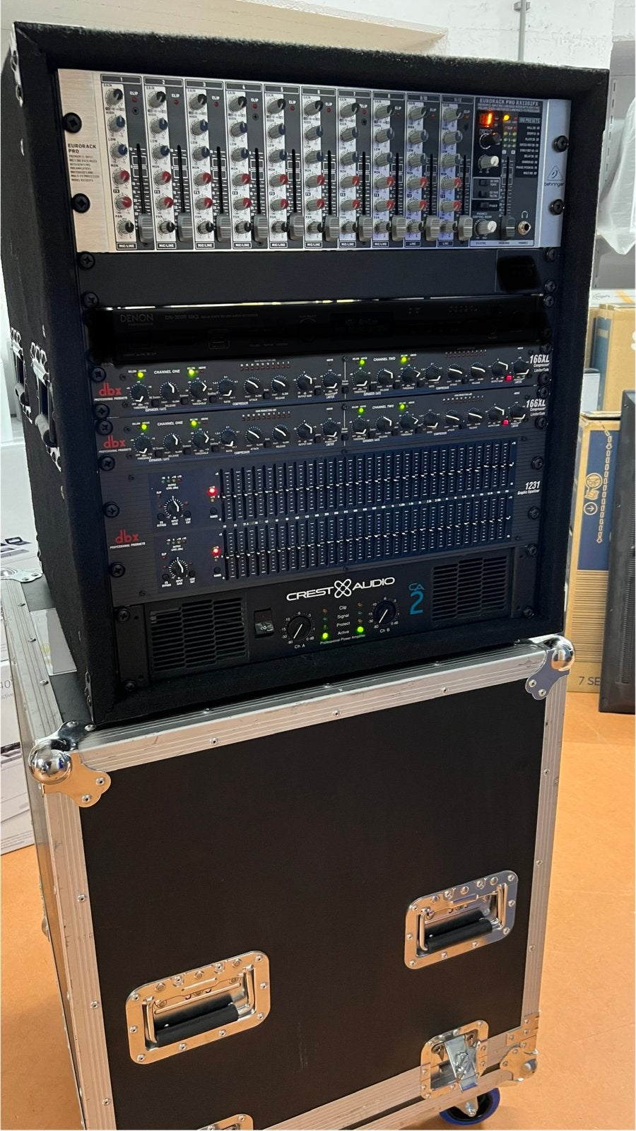 Professionele geluidsinstallatie met mixer en versterker, Muziek en Instrumenten, Ophalen, Zo goed als nieuw, 10 tot 20 kanalen