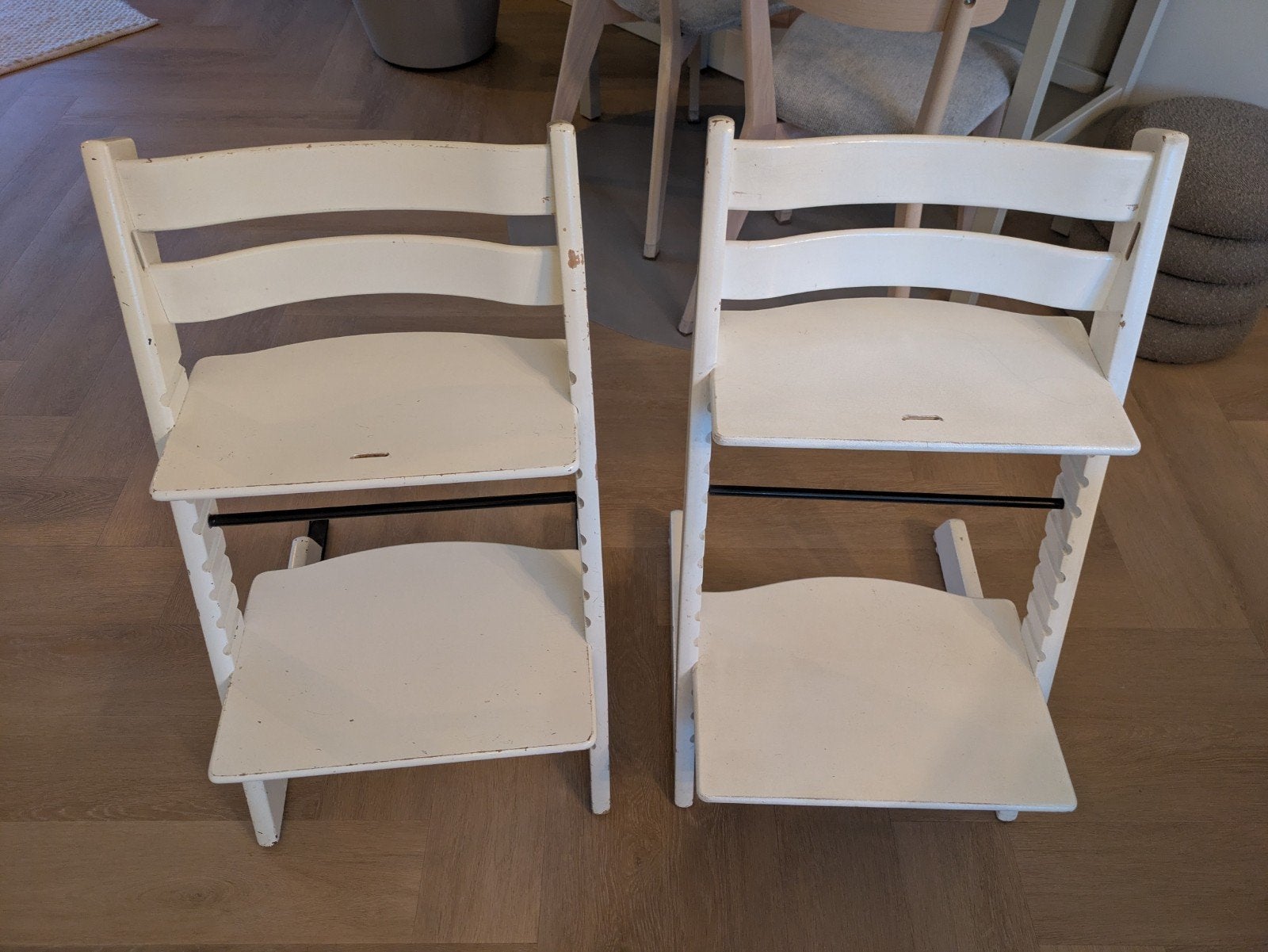 Twee Stokke Tripp Trapp stoelen, wit, Ophalen, Gebruikt, Meegroeistoel, Aanschuifbaar