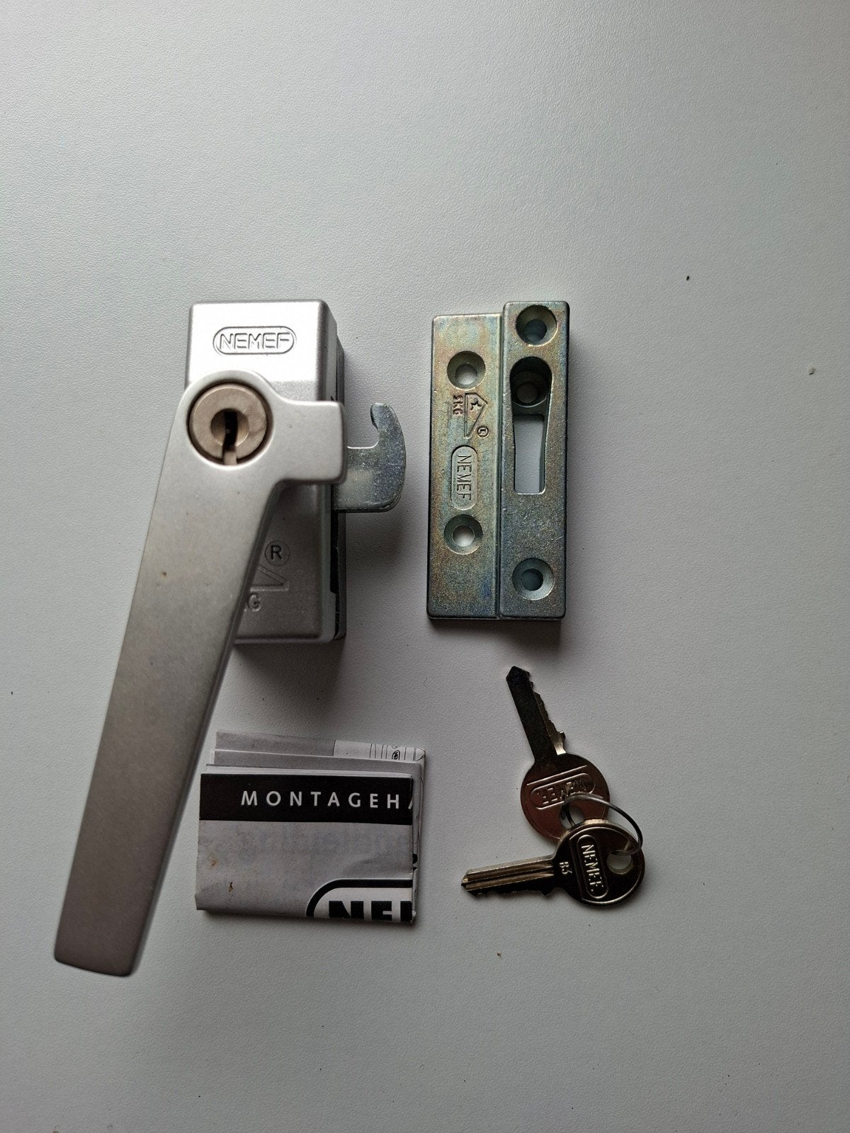 2x Nemef raamsluiting met sleutel en montagehandleiding, Ophalen, Slot