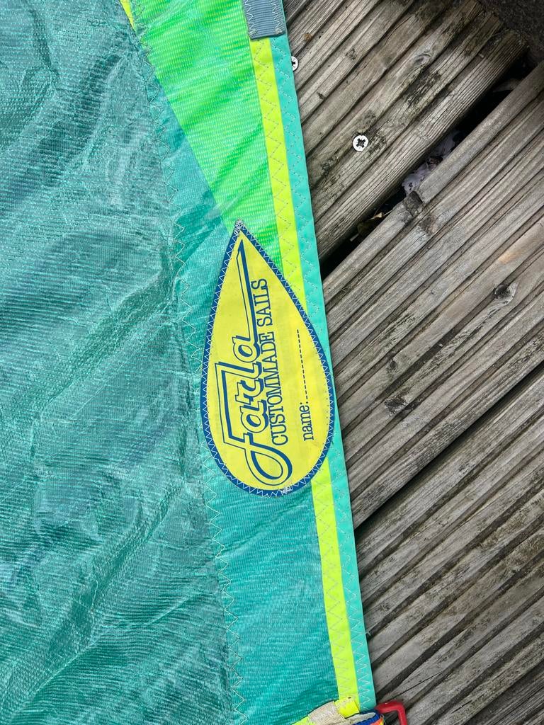 Surfzeil 4,2 m2 - Kleurrijk en in goede staat, Ophalen, Gebruikt, Zeil
