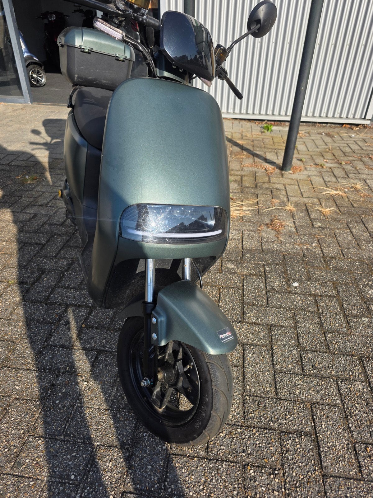 Elektrische scooter met topkoffer - Zo goed als nieuw, Ophalen of Verzenden, Zo goed als nieuw, Elektrisch, Overige merken