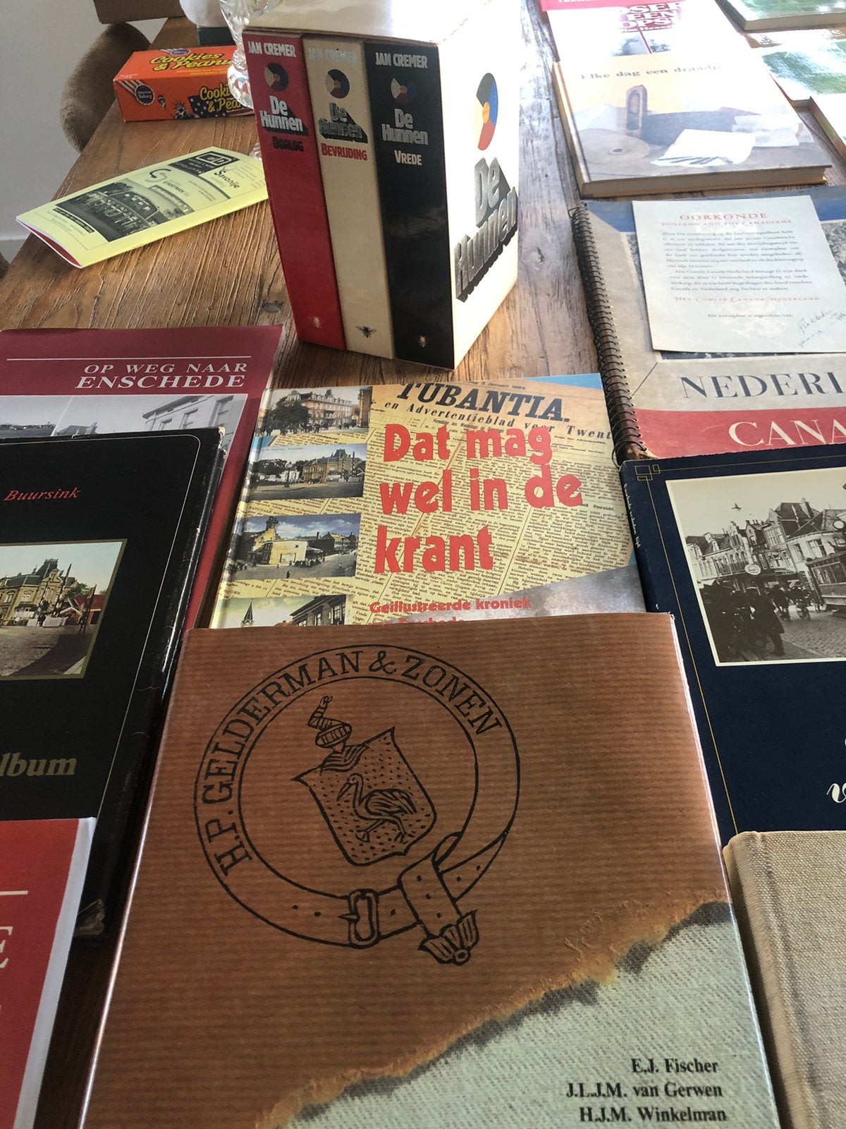 Partij boeken,  over Hengelo, Enschede, Twente en textiel, Boeken, Ophalen, 20e eeuw of later, Gelezen