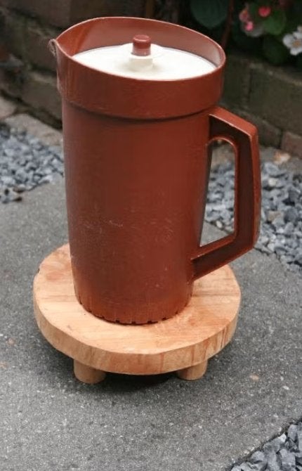 Vintage Tupperware Schenkkan bruin, Gebruikt, Bruin, Beker of Kan, Onbekend