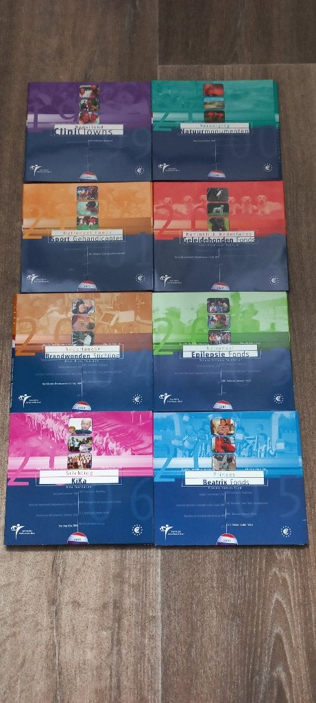 8 stuks Goede doelen sets 1999 t/m 2006, Postzegels en Munten, Munten | Nederland, Ophalen, Koningin Beatrix, Euro's, Setje