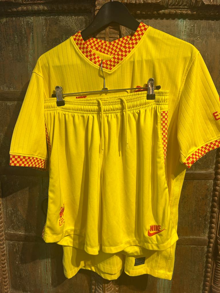 Origineel Liverpool tenue Nike - Maat L, Maat 52/54 (L), Geel, Ophalen of Verzenden, Zo goed als nieuw