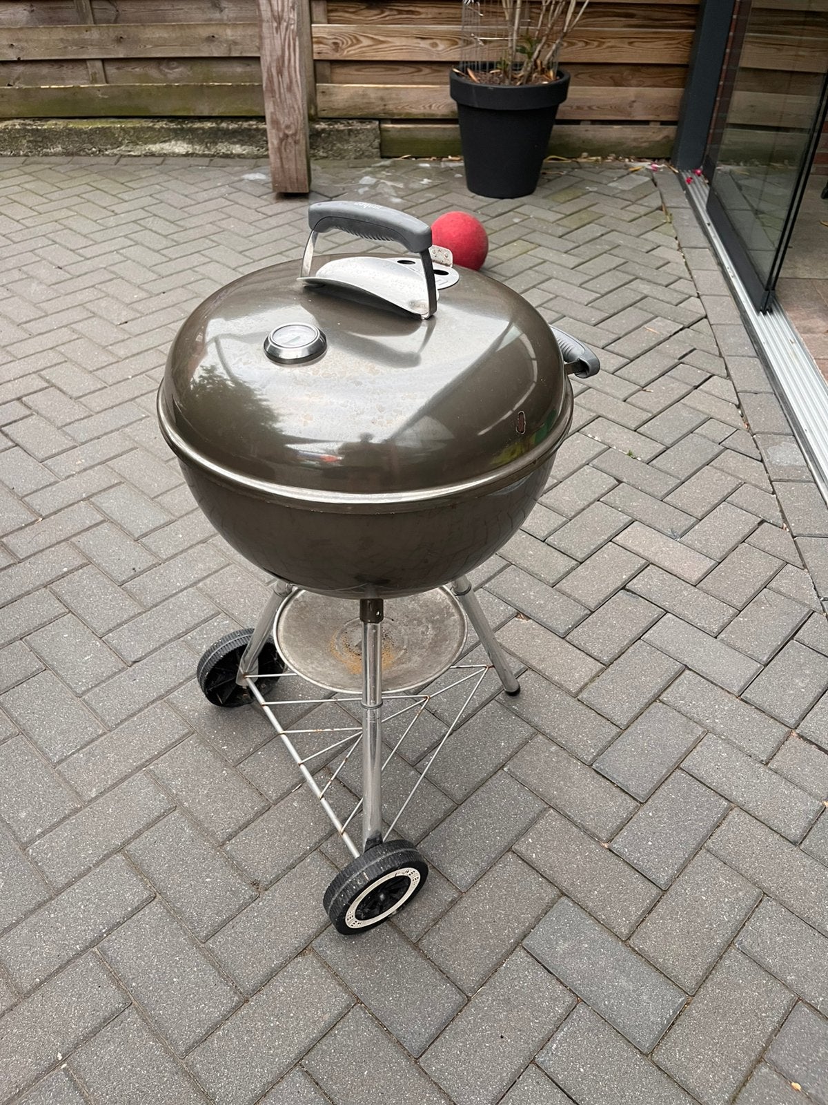 Weber Original Kettle 47 cm Smoke Grey, Tuin en Terras, Houtskoolbarbecues, Ophalen, Zo goed als nieuw