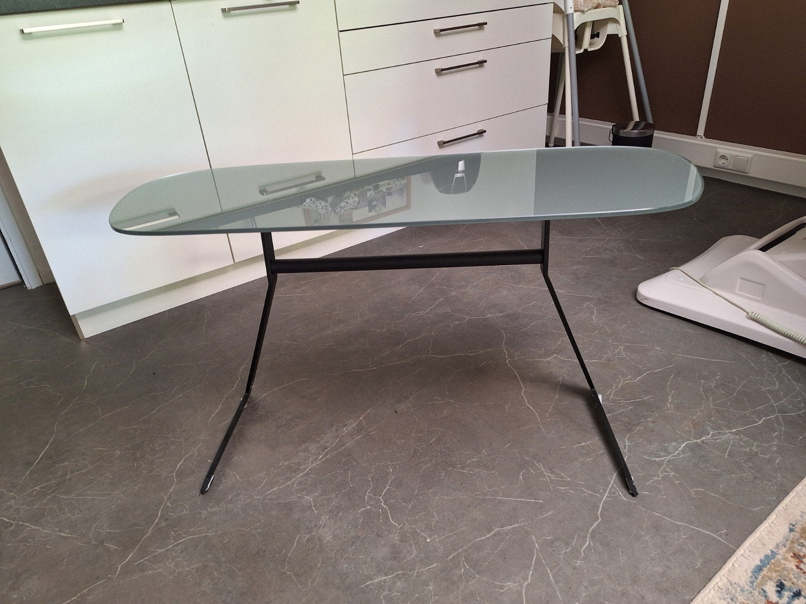 Xooon bijzettafel zwart metaal met mat glazen blad, Huis en Inrichting, Tafels | Bijzettafels, Ophalen, 75 cm of meer, 60 cm of meer