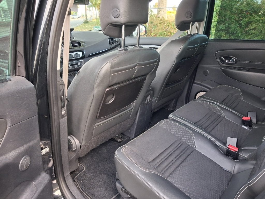Foto 23 van Renault Grand Scenic 1.2 TCE 97KW 7P 2014 Zwart