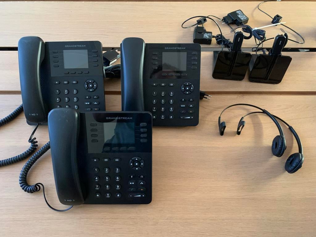 IP telefoons Grandstream met headsets, Ophalen of Verzenden, Zo goed als nieuw