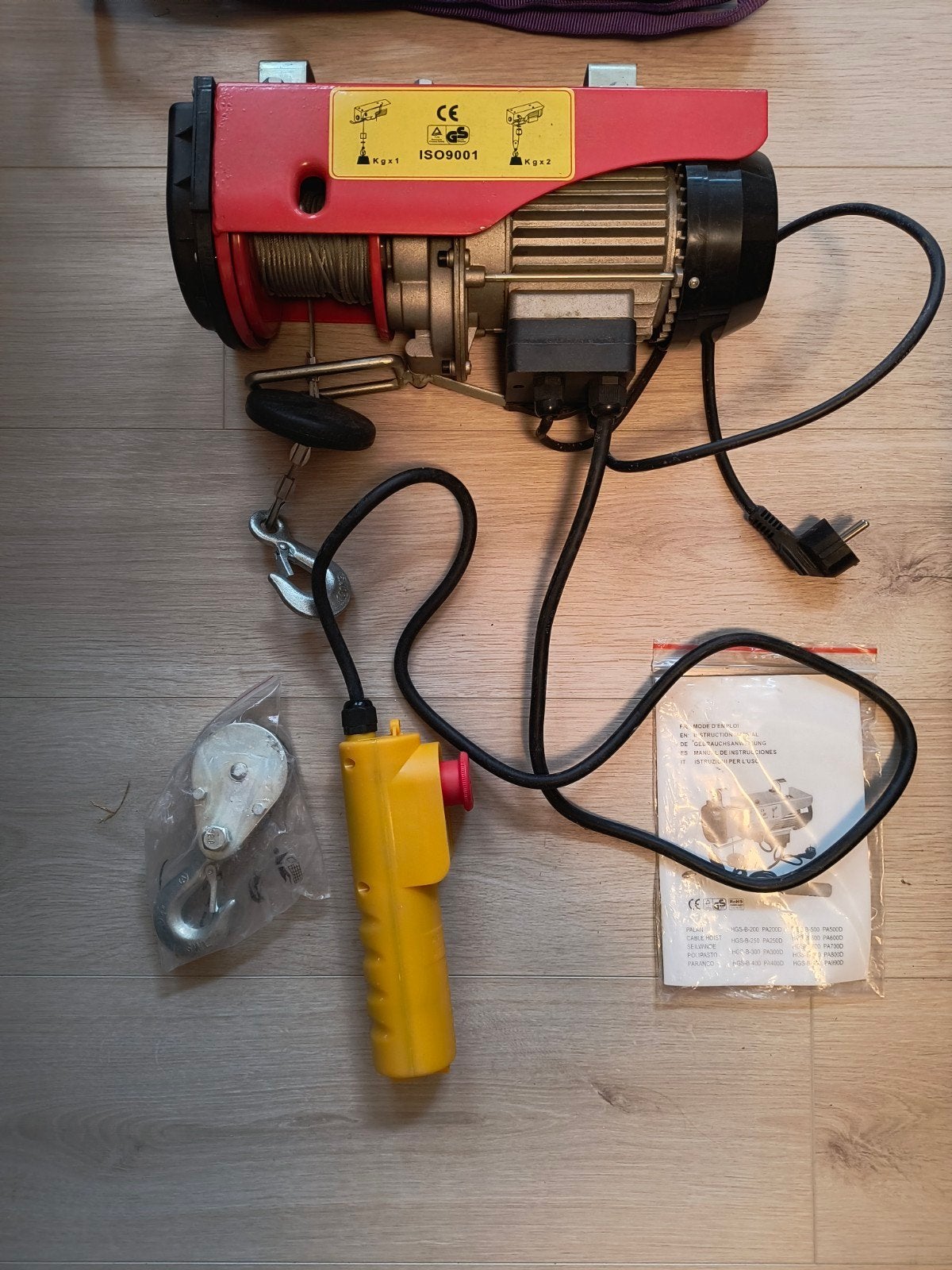 Elektrische Takel 100/200kg met Hijsbanden en Steunarm, Ophalen, Zo goed als nieuw, Elektrisch