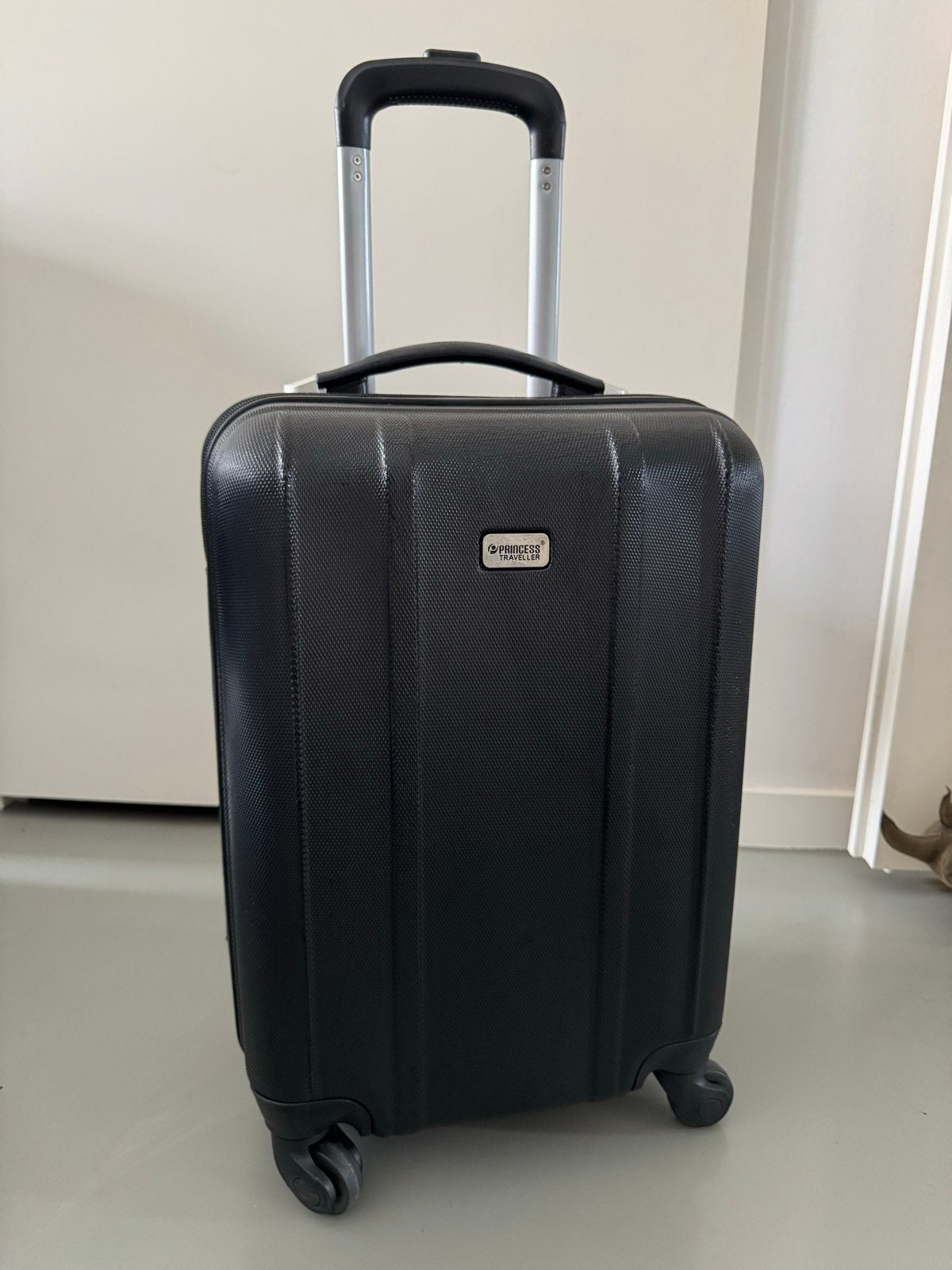 Princess Traveller Zwarte Rolkoffer 55x35x24 cm, Sieraden, Tassen en Uiterlijk, Koffers, Ophalen, Gebruikt, 50 tot 60 cm, Hard kunststof