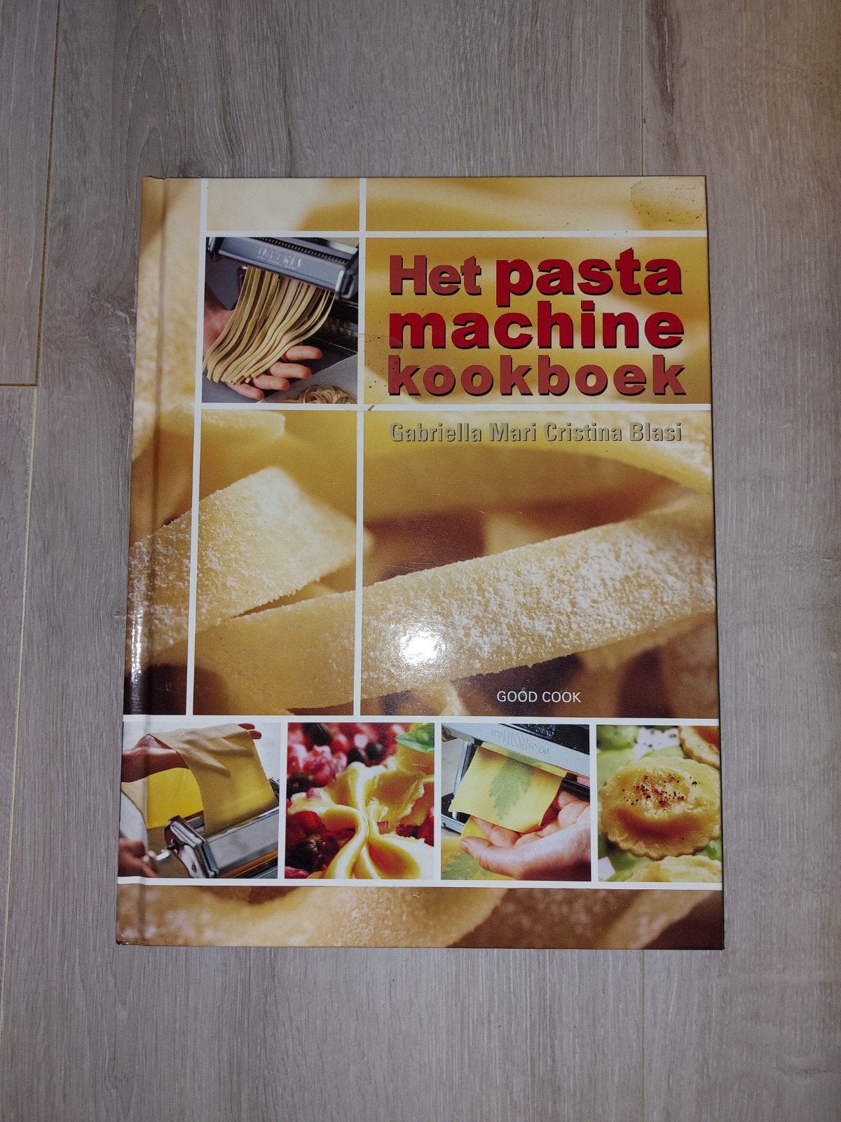 Het Pasta Machine Kookboek - Italiaanse recepten, Italië, Hoofdgerechten, Ophalen of Verzenden, Zo goed als nieuw