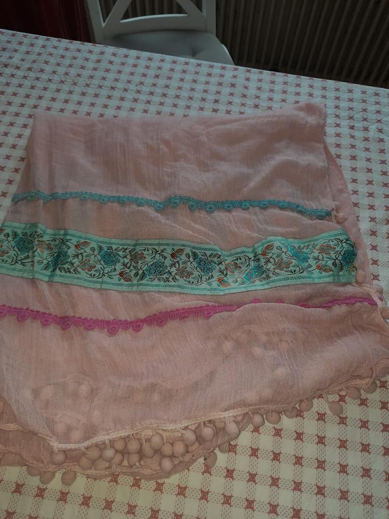 Mooie dunne zacht rose ibiza sjaal, Kleding | Dames, Ophalen of Verzenden, Zo goed als nieuw, Maat 46/48 (XL) of groter, Sjaal