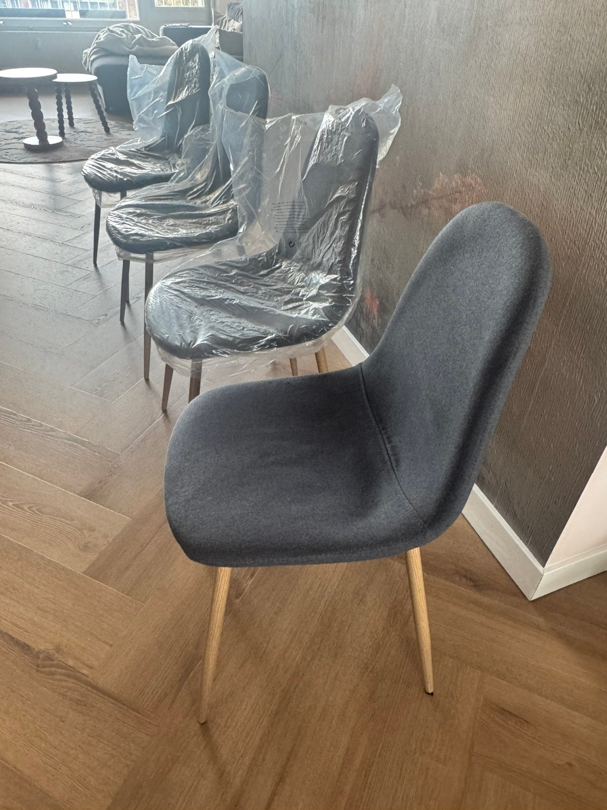 Vier eetkamer stoelen, Ophalen, Zo goed als nieuw, Grijs, Vier