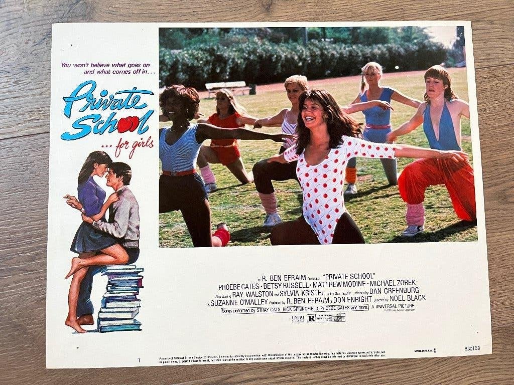 Lobby Card "Private School for girls" Phoebe Cates, Verzamelen, Ophalen of Verzenden, Zo goed als nieuw, A1 t/m A3, Film en Tv