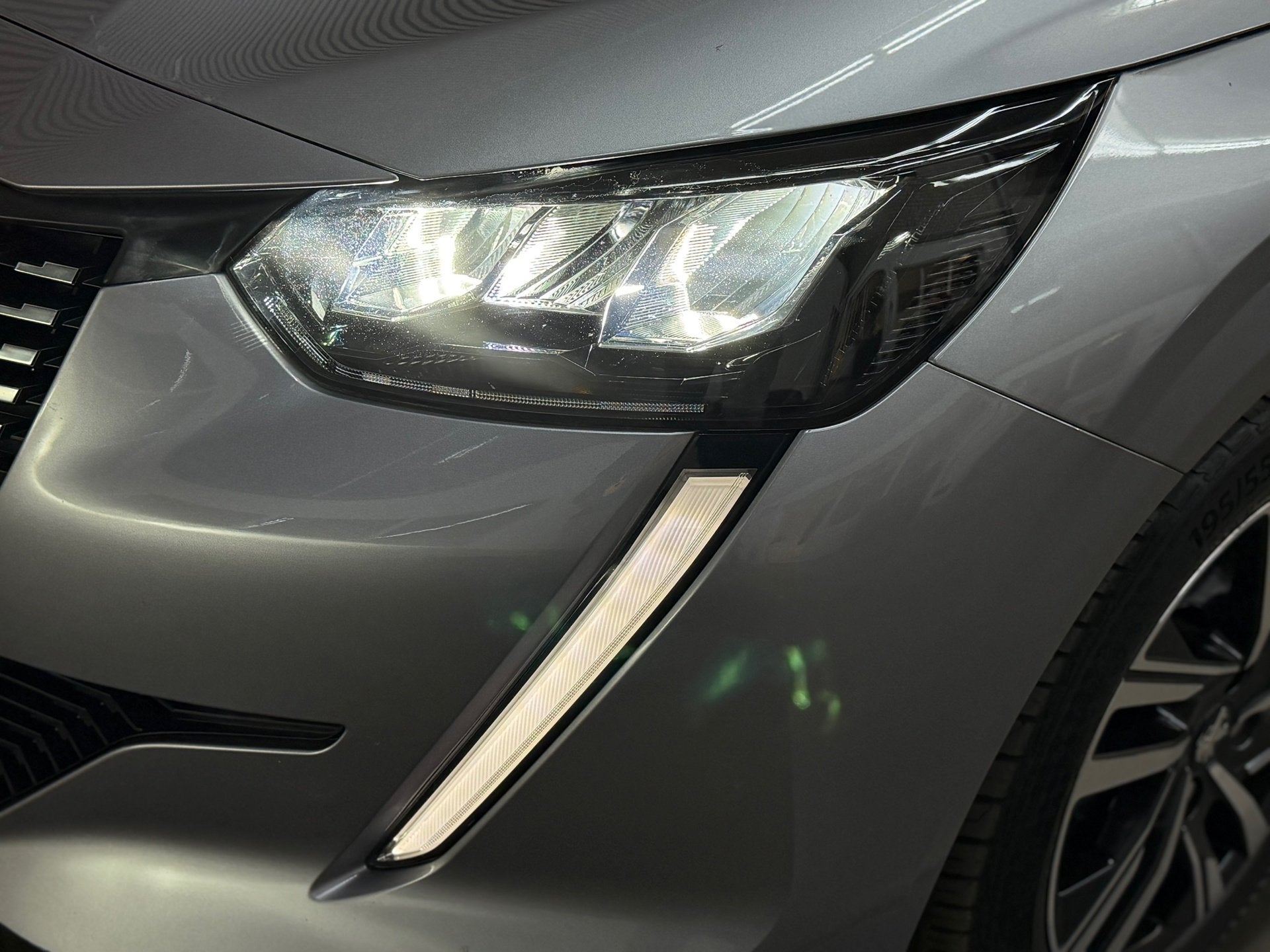Peugeot 208 1.2 PureTech Allure Pack 2021 LED CAMERA CAR-PLA, 101 pk, Gebruikt, Leder en Stof, 23 km/l