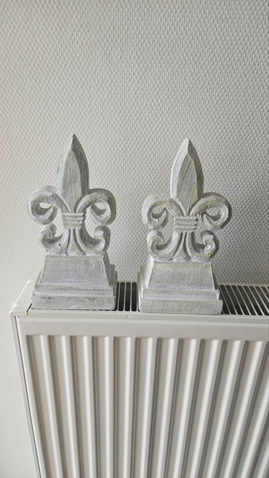 Decoratieve Fleur de Lis Boekensteunen - Grijs, Ophalen of Verzenden, Grijs, Steen/keramiek, Gebruikt