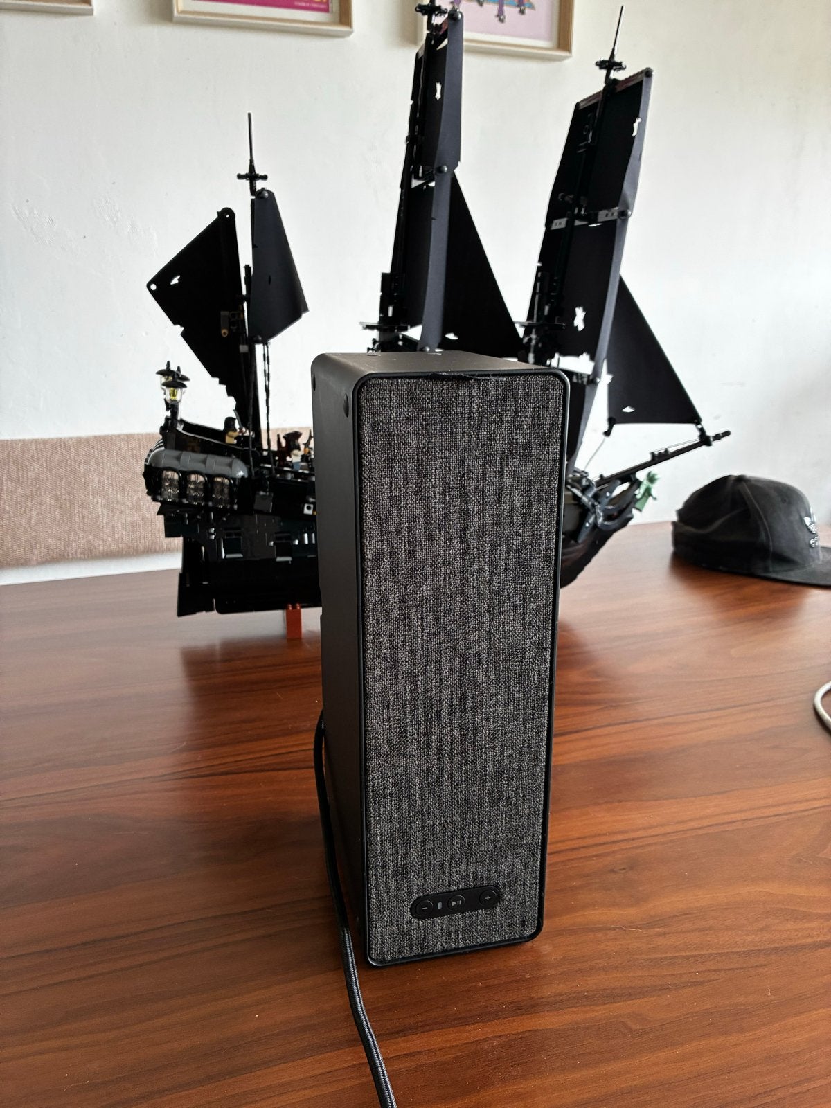 Foto 2 van IKEA Symfonisk boekenplank speaker met 2 frontjes