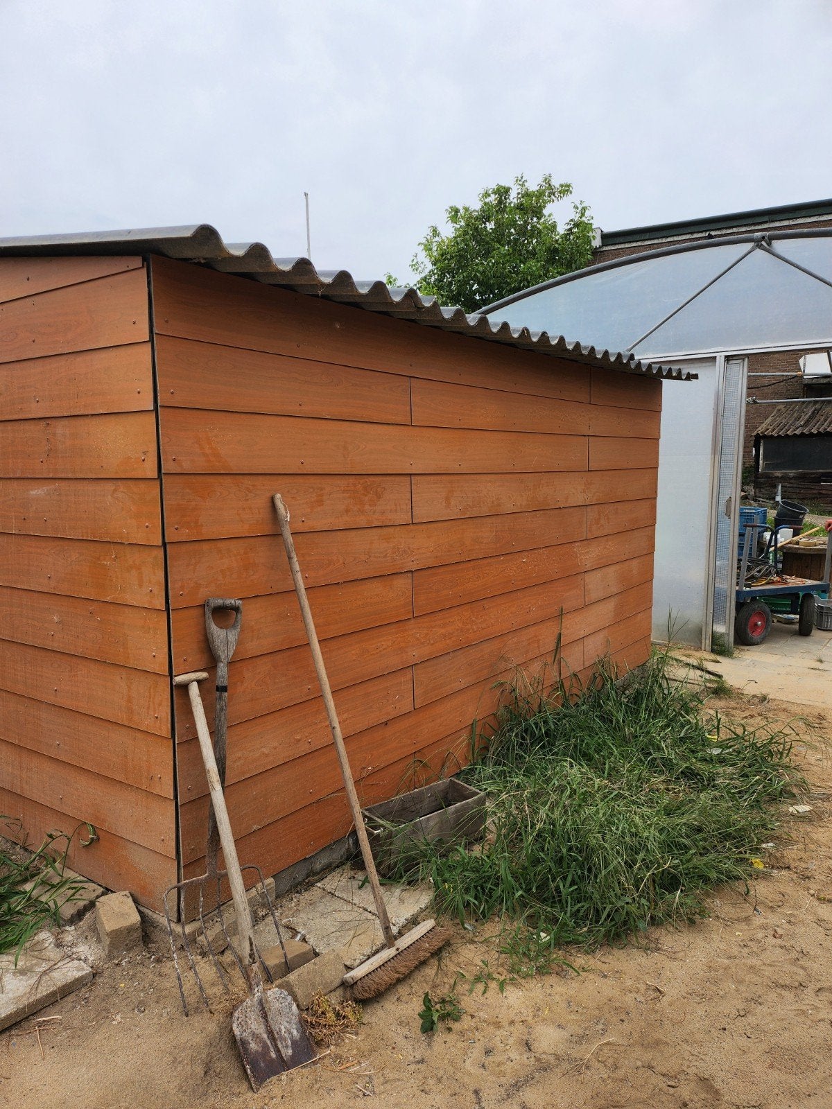 schuurtje/ tuinhuis / berging met golfplaten dak, Tuin en Terras, Bergingen en Tuinkasten, Ophalen of Verzenden, Gebruikt, Overige materialen