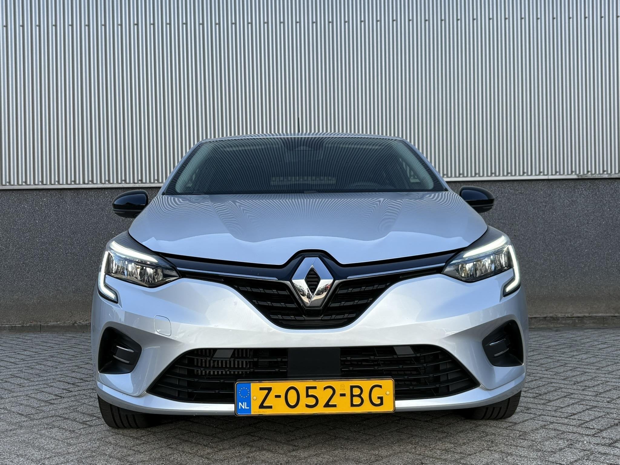 Renault Clio 1.0 TCe 90pk GPF Evolution | Navigatie | Parkee, Auto's, Voorwielaandrijving, Gebruikt, Euro 6, 580 kg